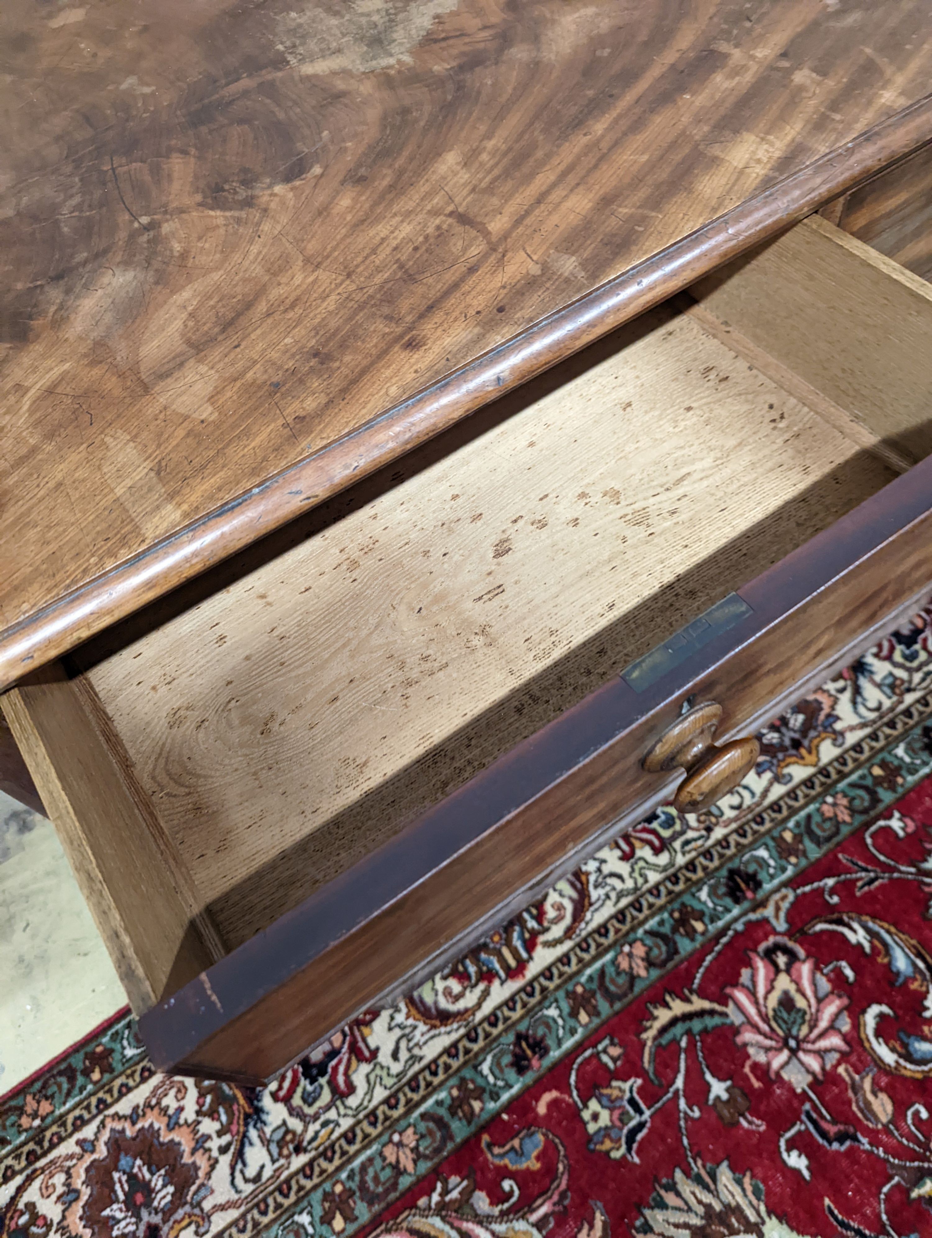 A Victorian mahogany chest of two short and four long drawers. (No feet) W-120cm, D-58cm, H-107cm.